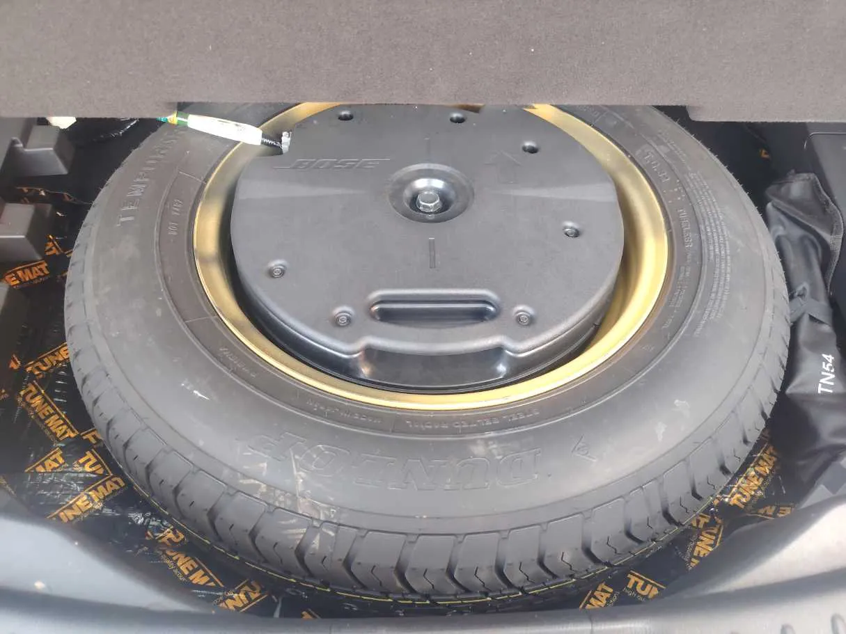 Car image 32