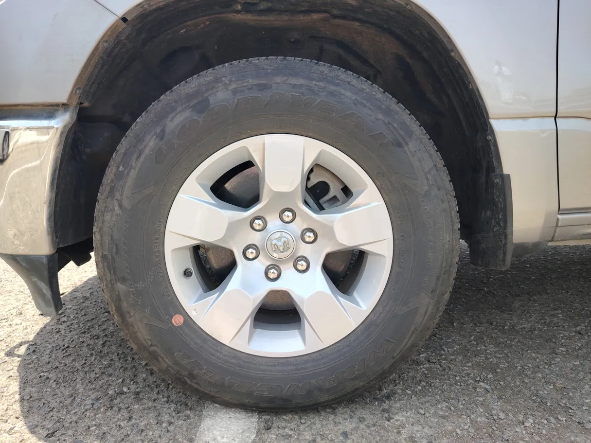 Car image 9