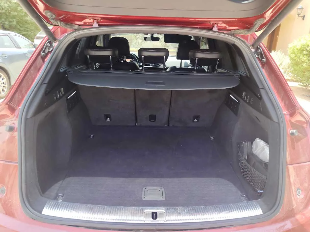 Car image 26