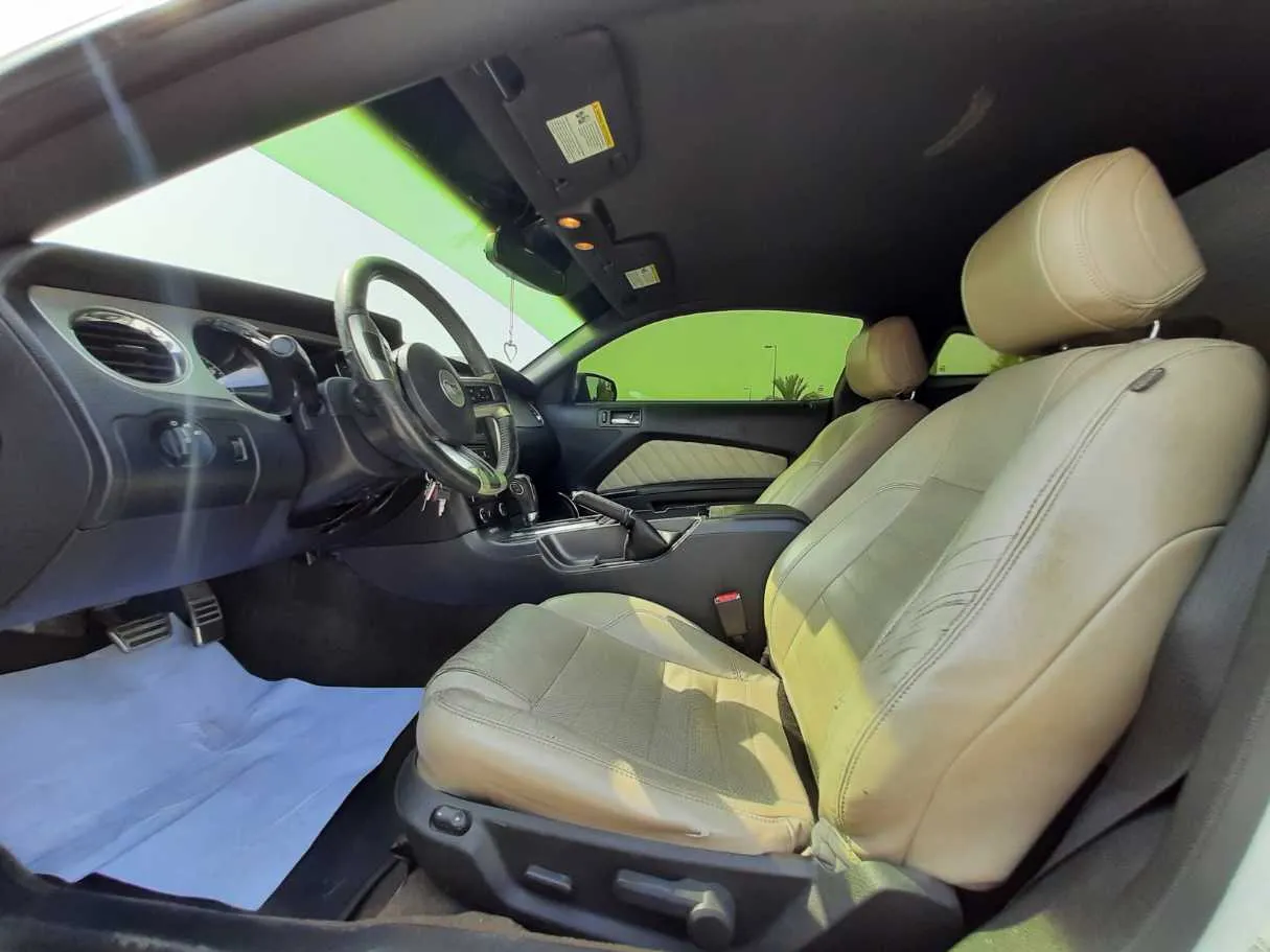 Car image 12