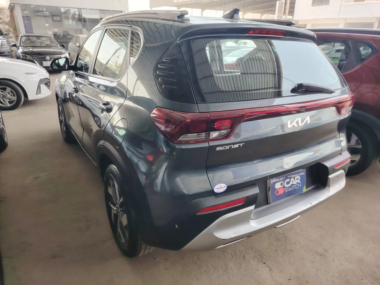 Car image 7