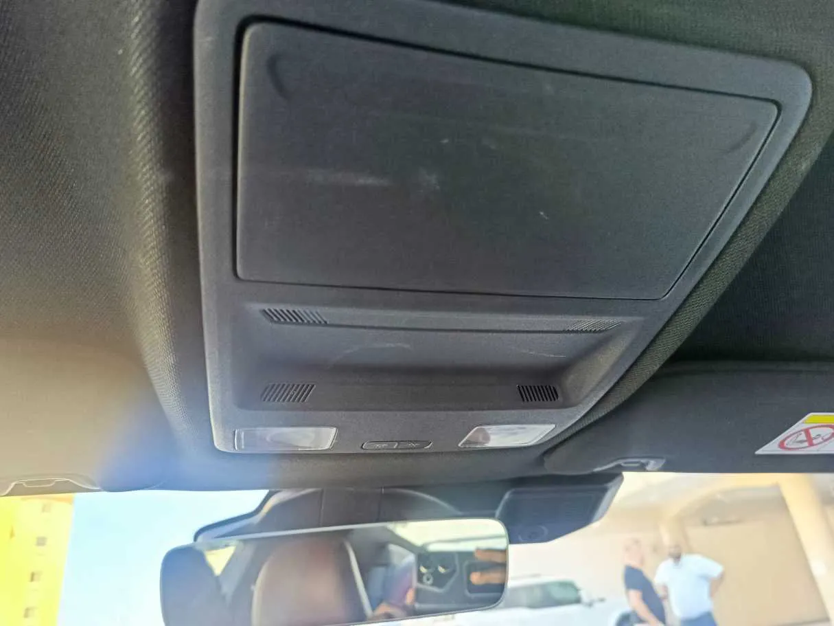 Car image 27