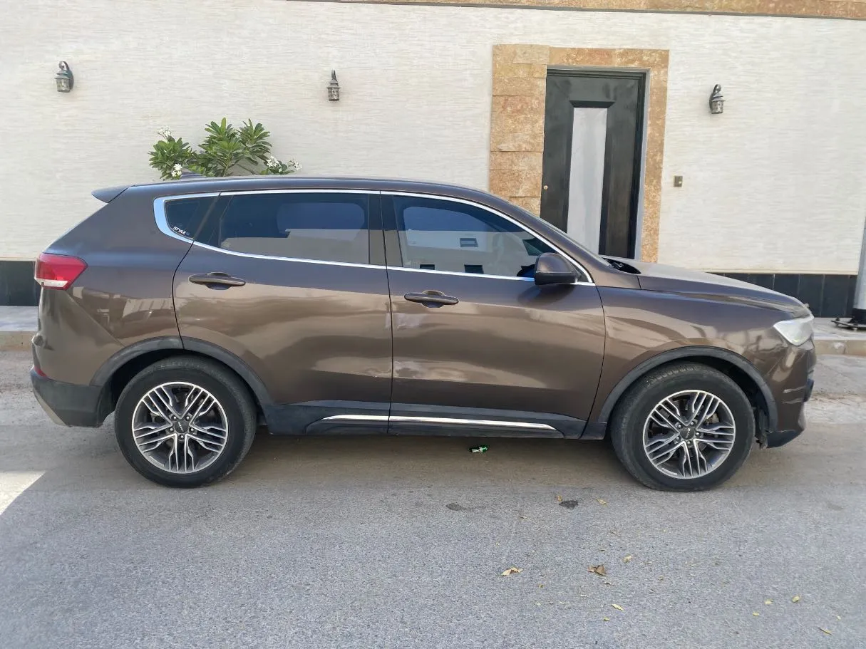 Car image 3