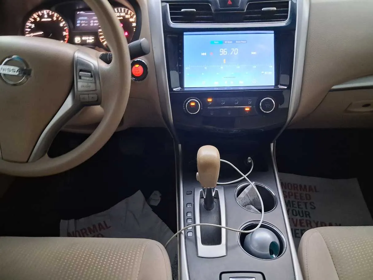 Car image 16