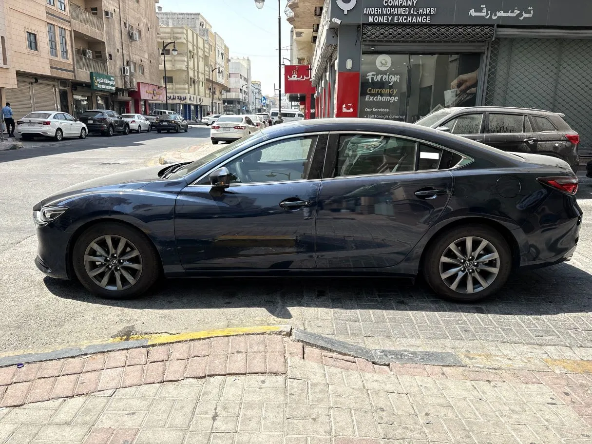 Car image 8