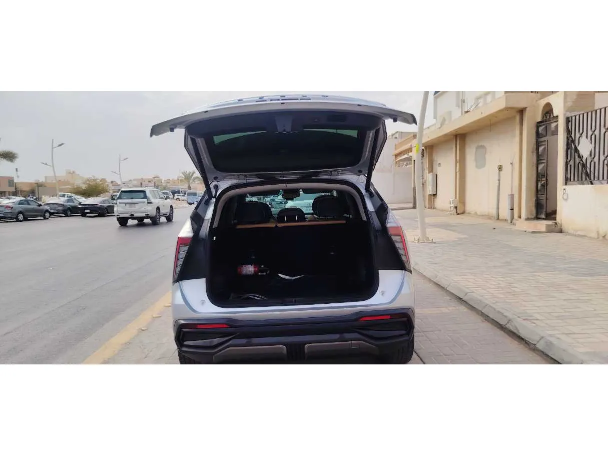 Car image 21