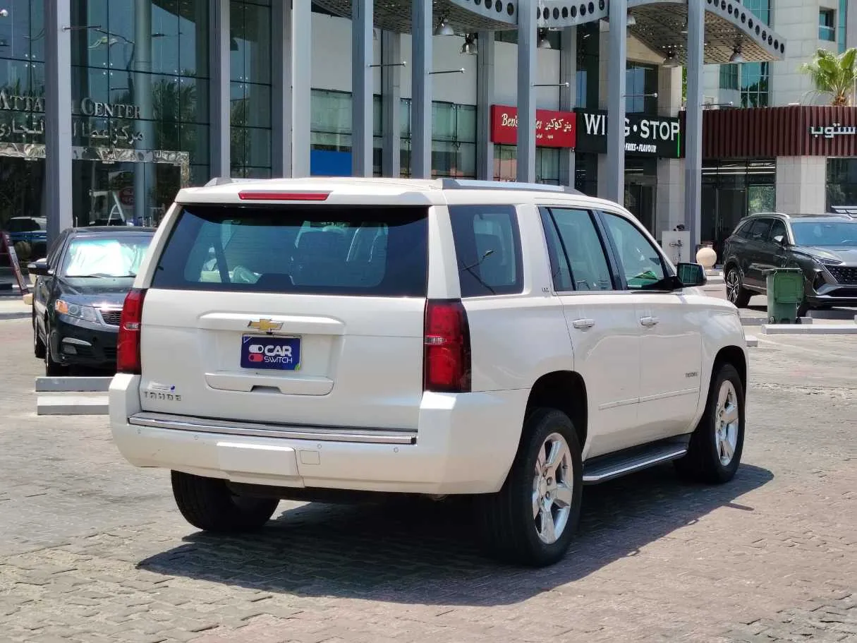 Car image 5