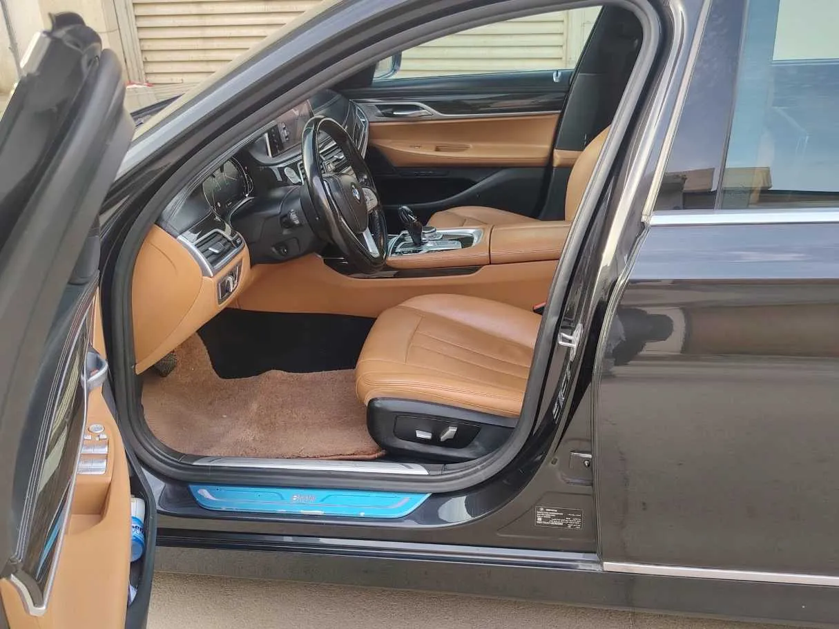 Car image 13