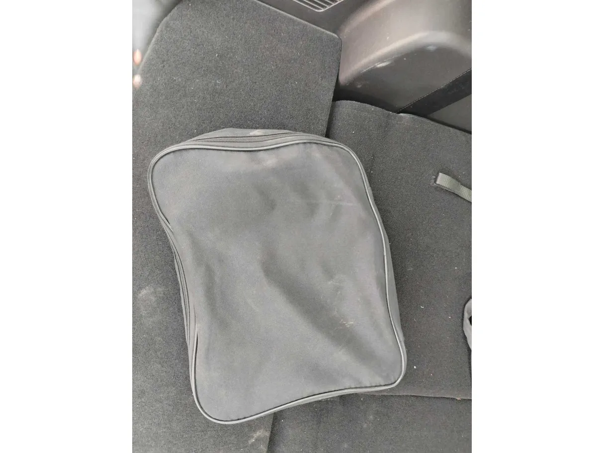 Car image 35