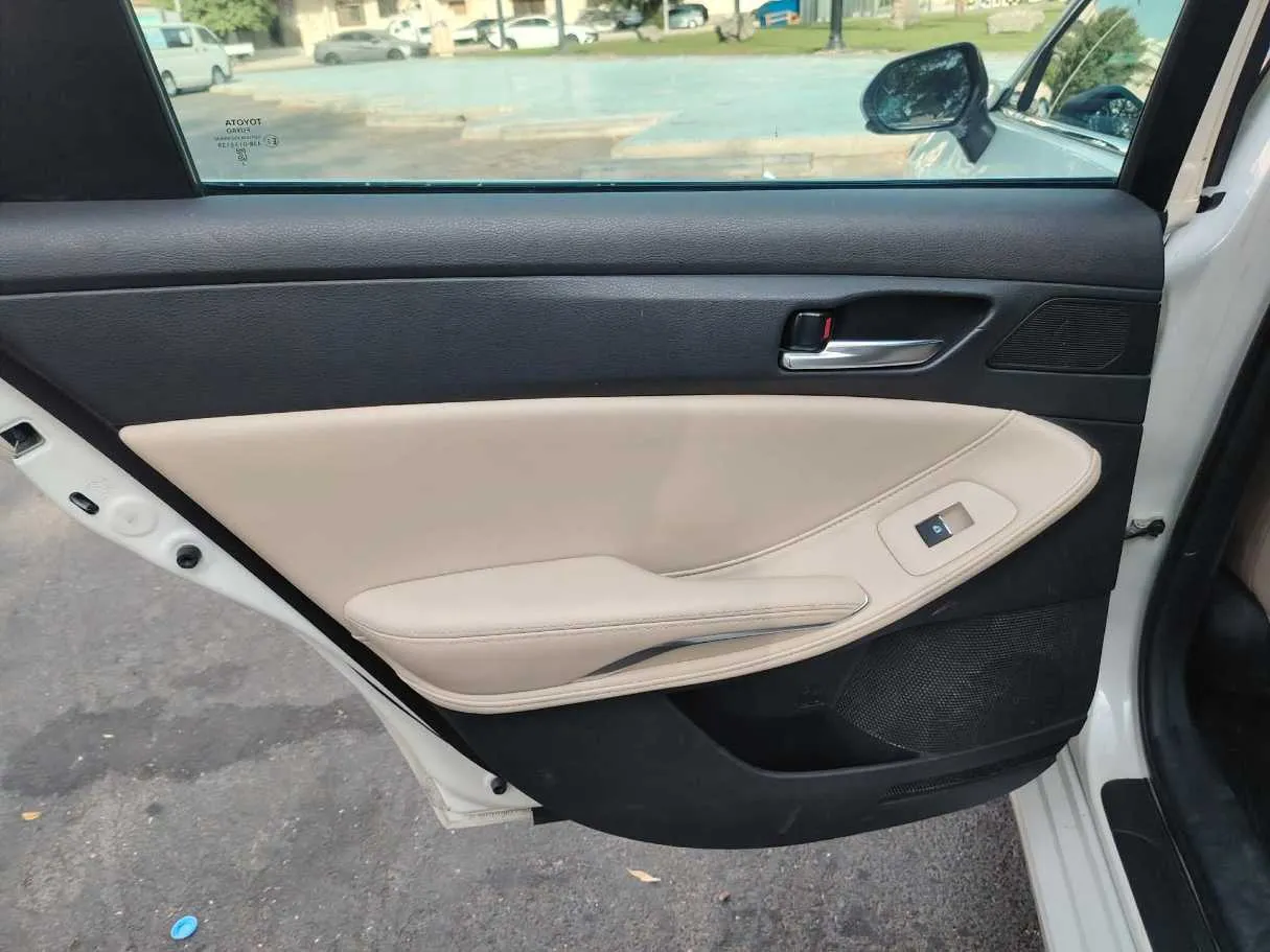 Car image 33