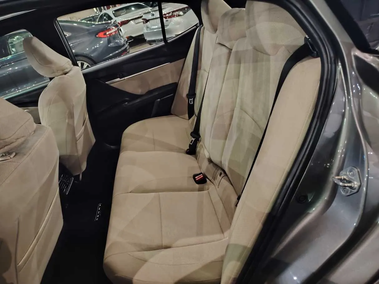 Car image 19
