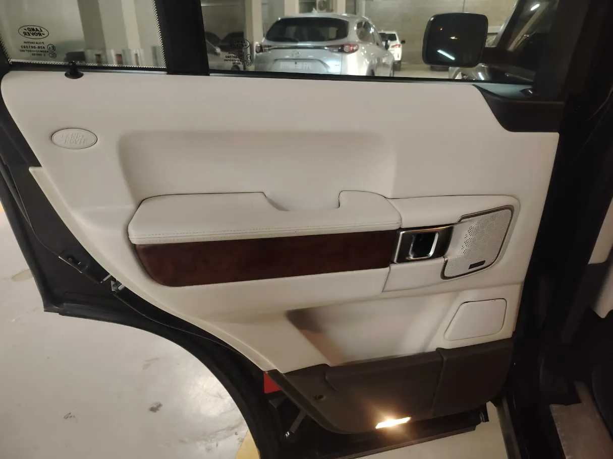Car image 36