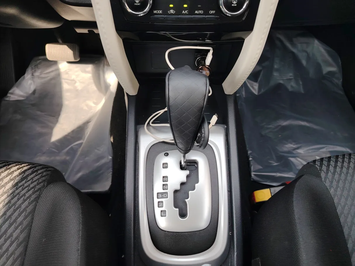 Car image 19