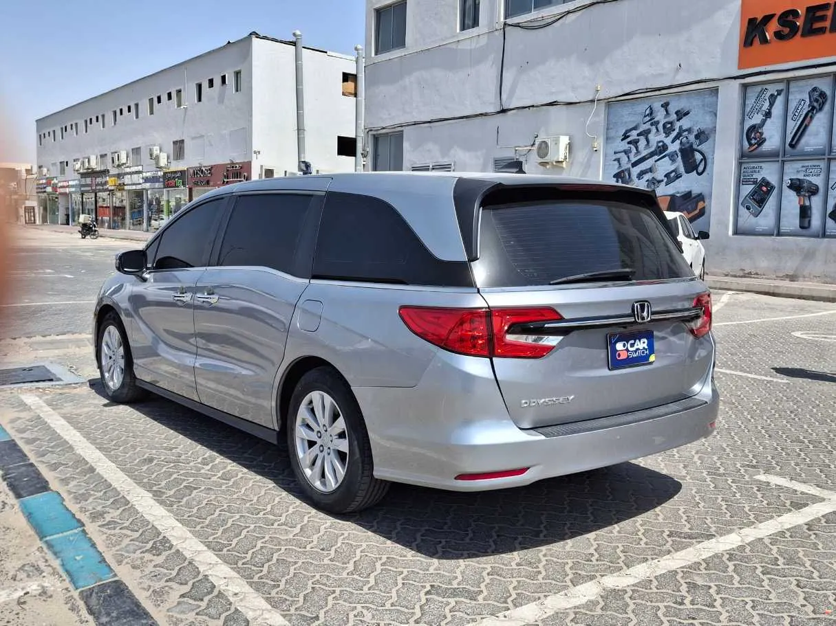 Car image 7