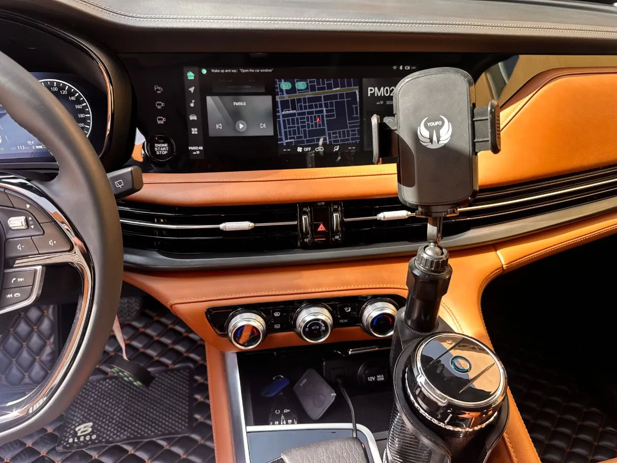 Car image 18