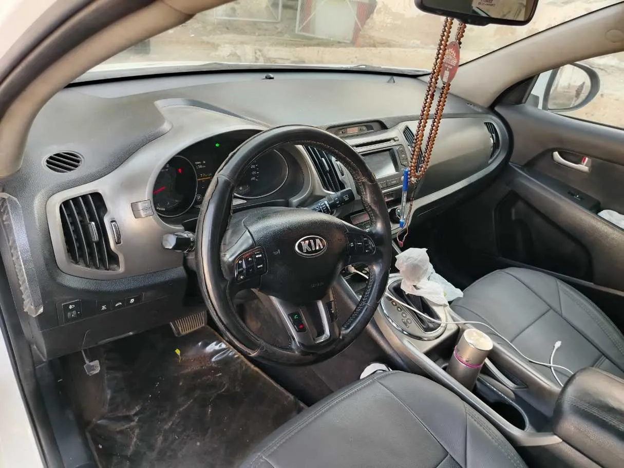 Car image 13