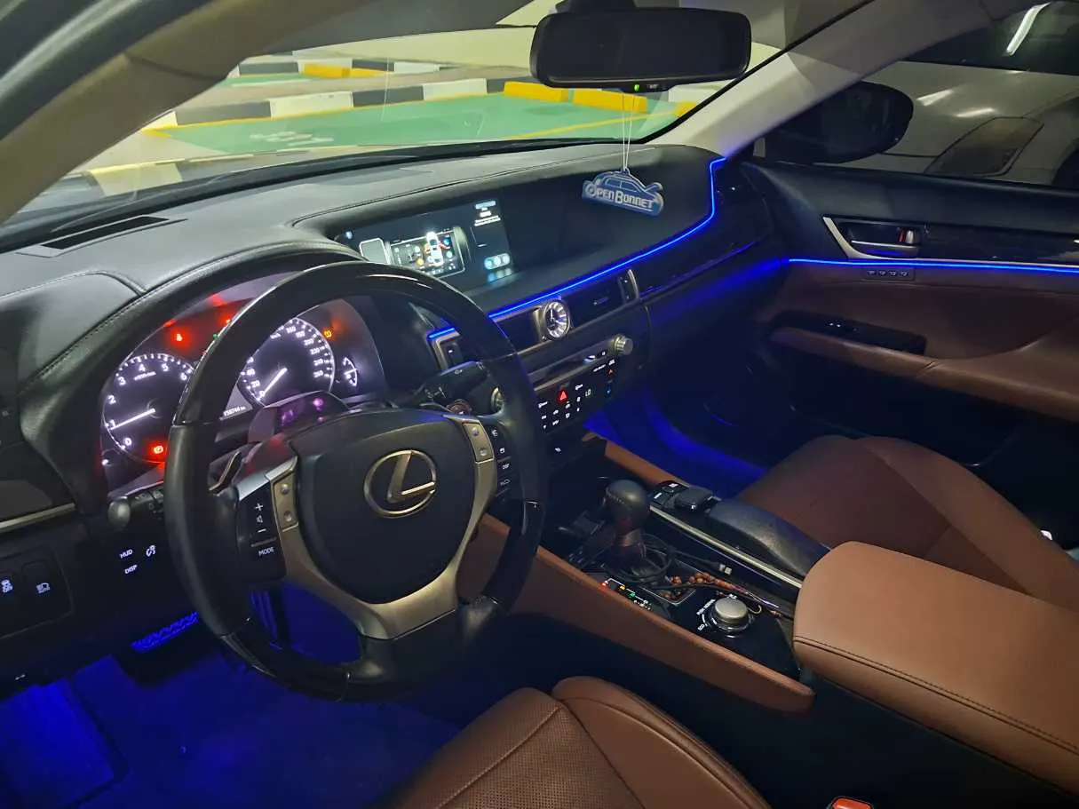 Car image 11