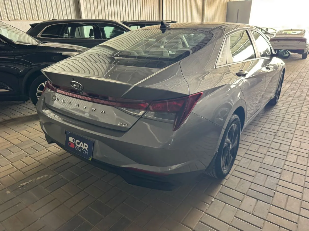 Car image 4