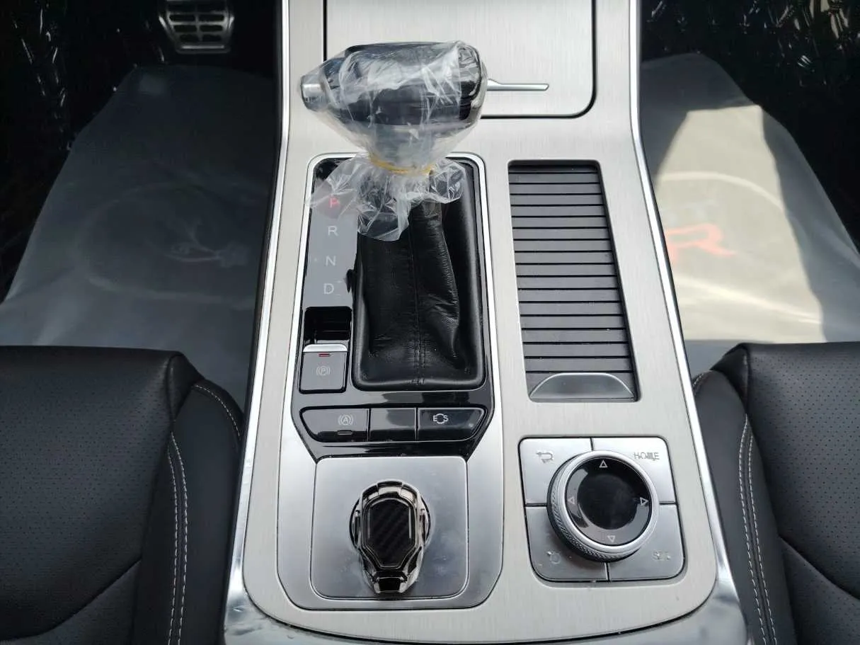 Car image 19