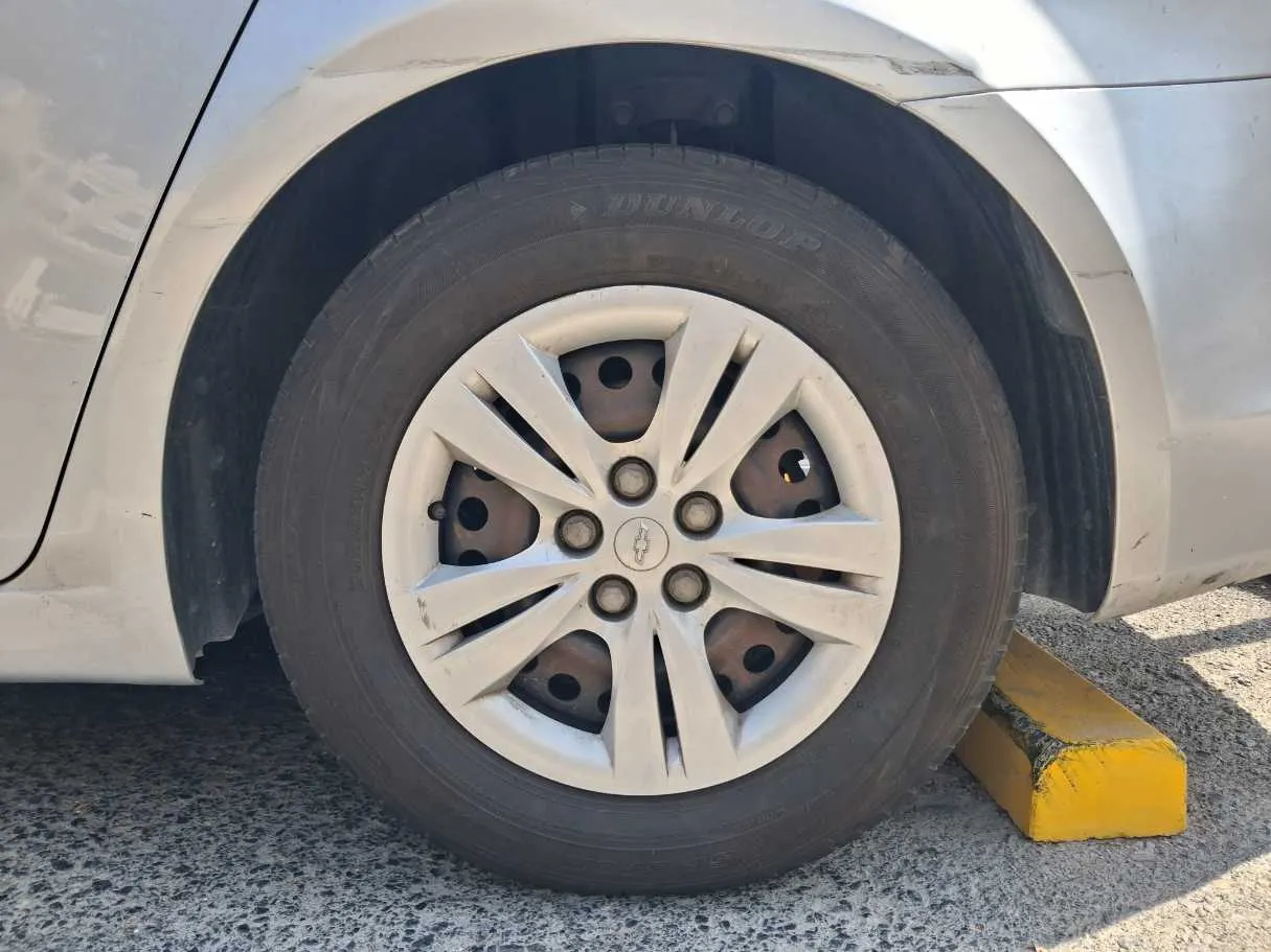Car image 9