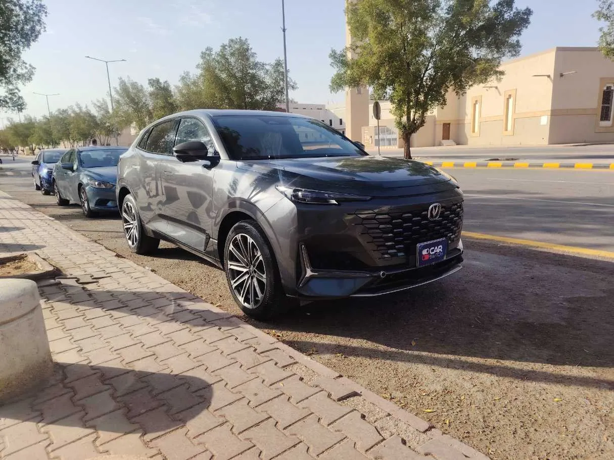 Car image 3