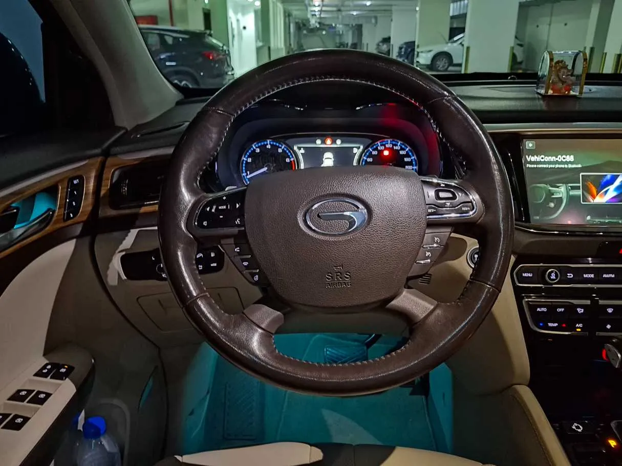 Car image 14