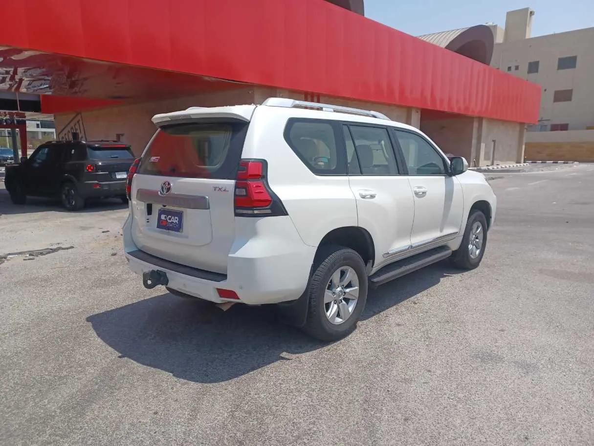 Car image 5