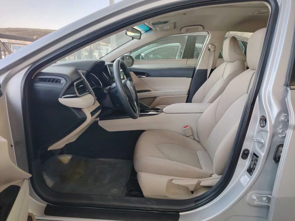 Car image 16