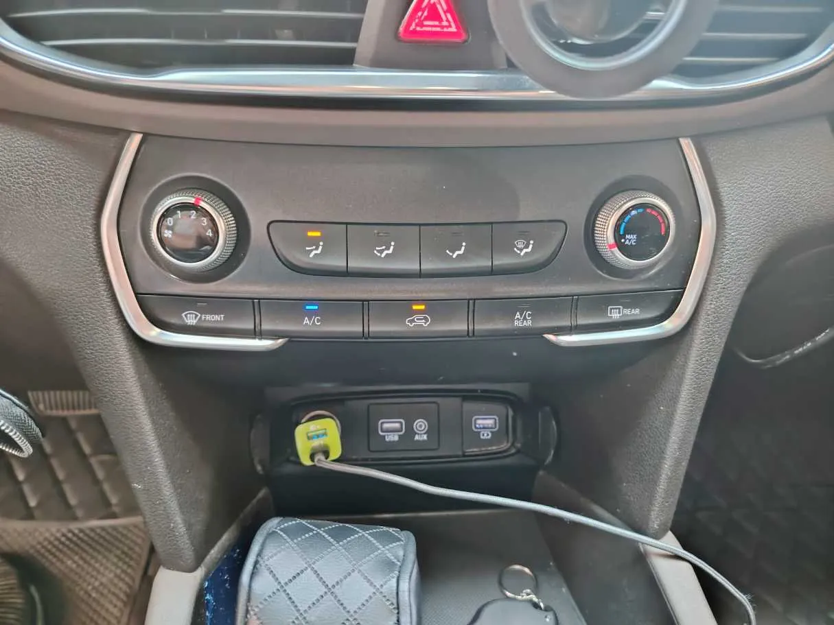 Car image 28