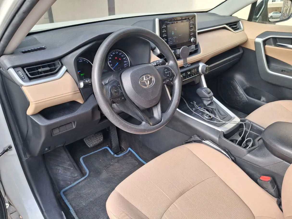 Car image 12
