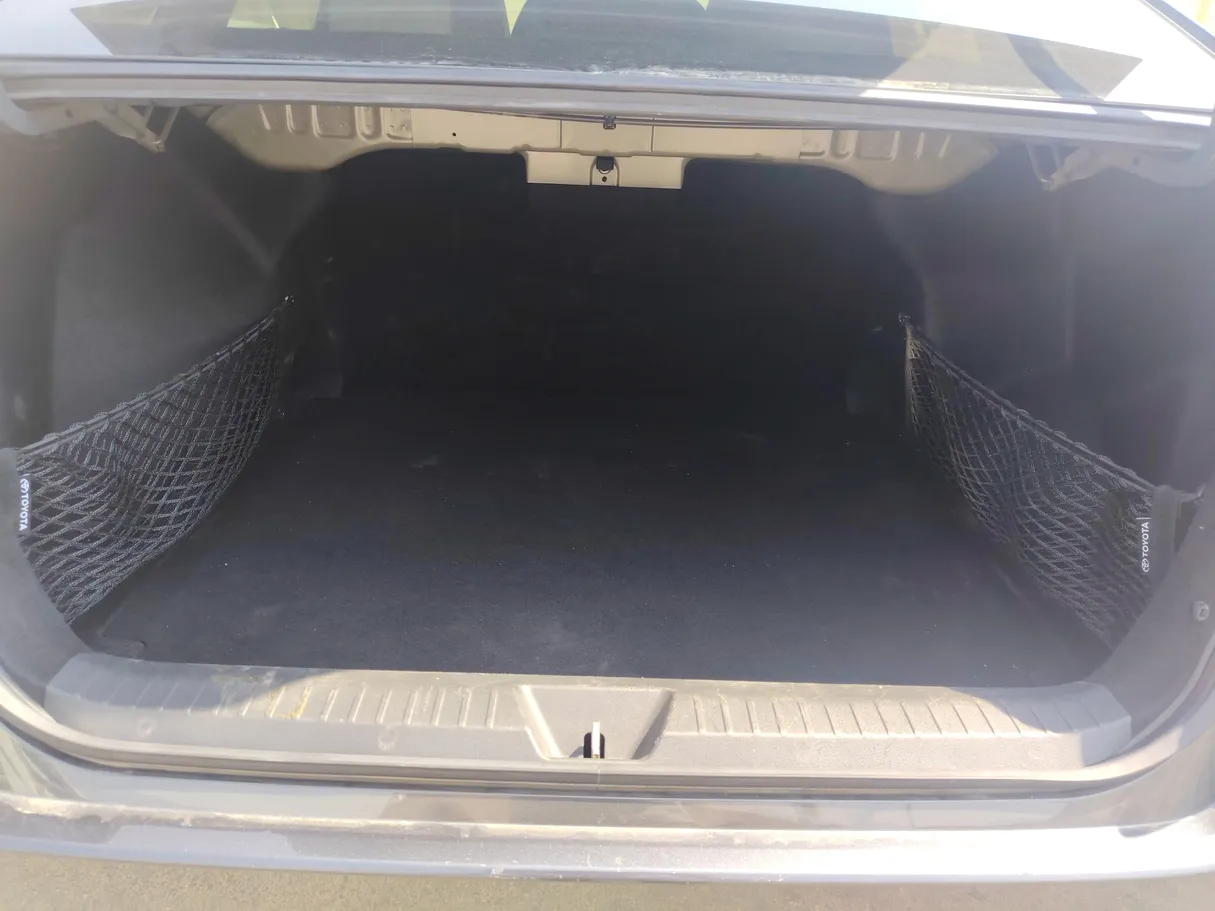 Car image 26