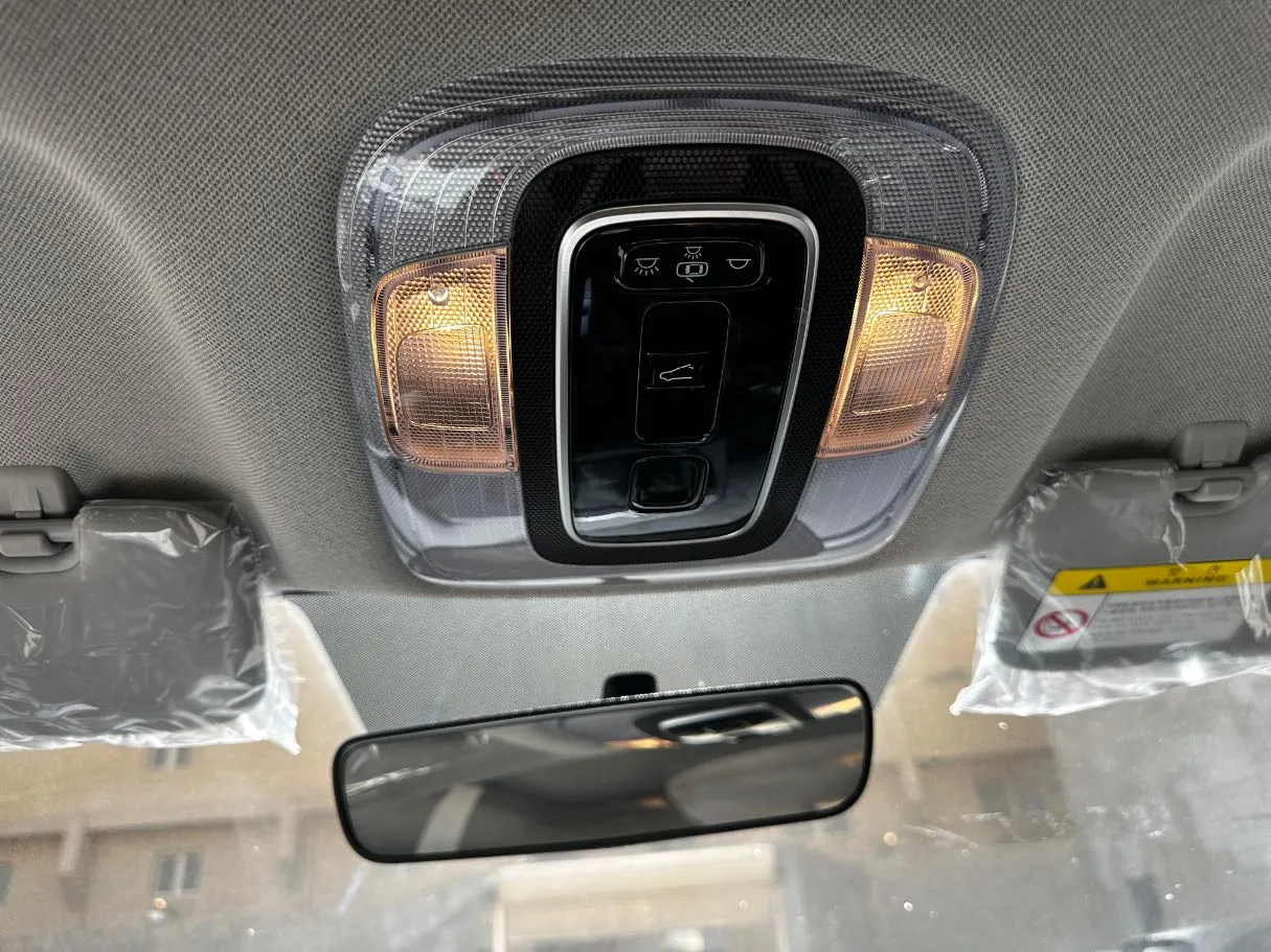 Car image 23