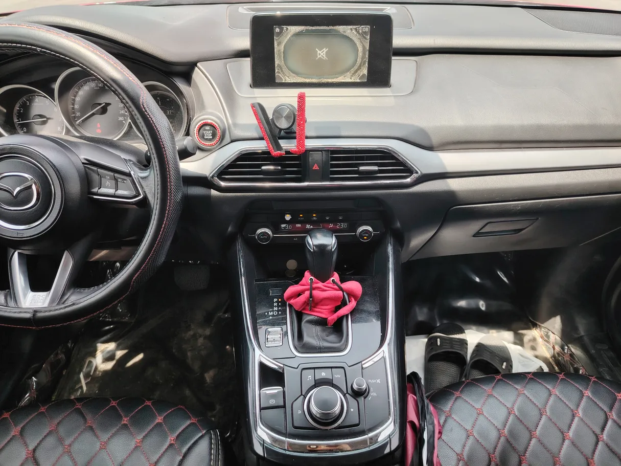 Car image 18