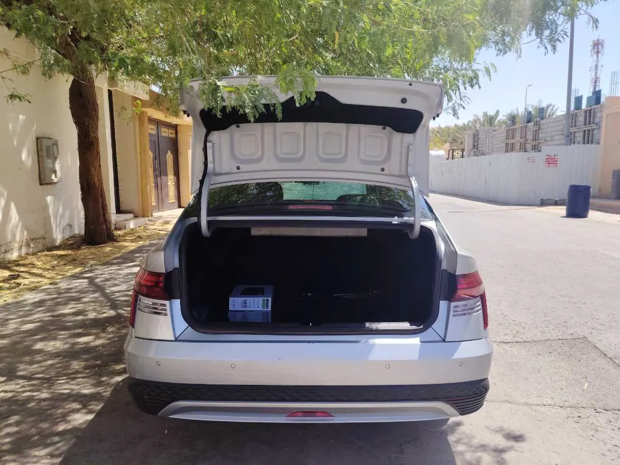 Car image 24