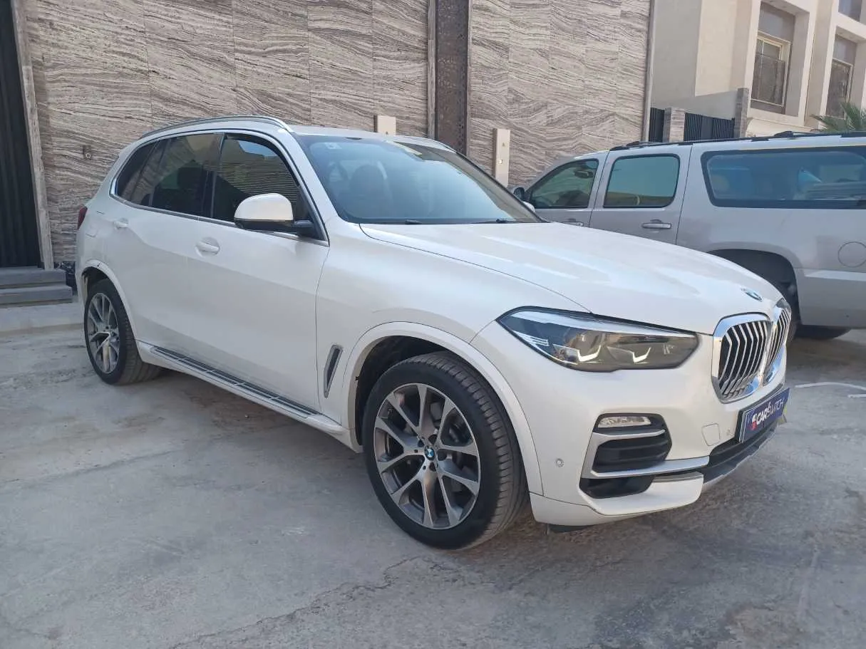 Car image 3
