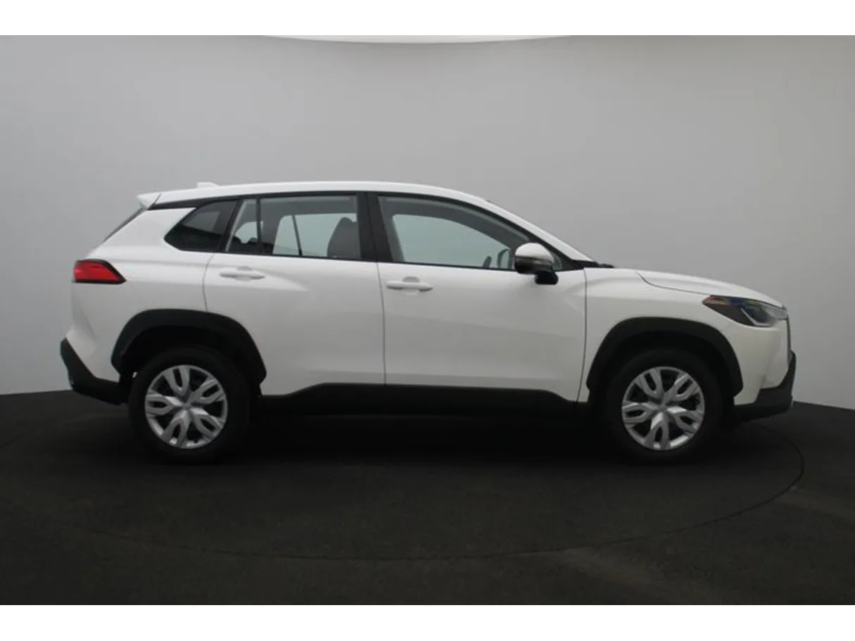 Car image 13