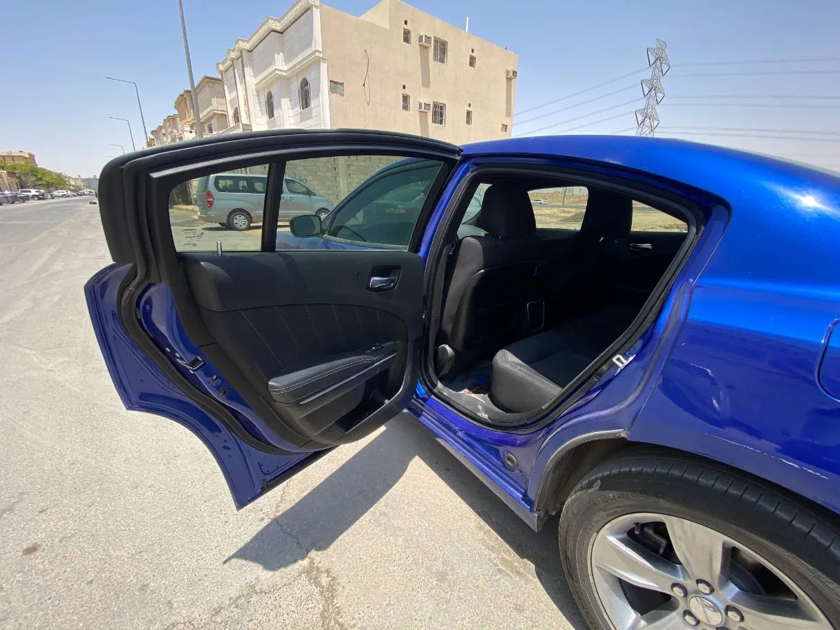 Car image 12