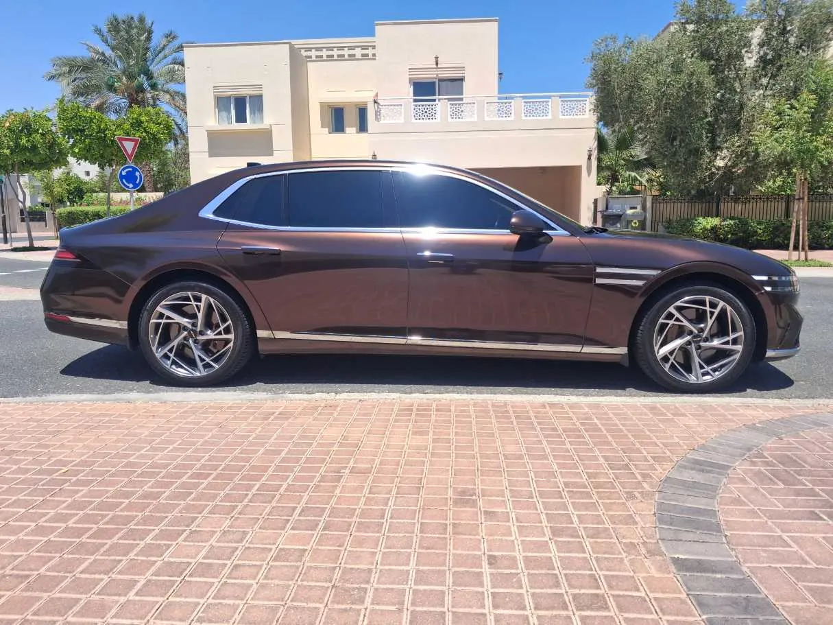 Car image 8