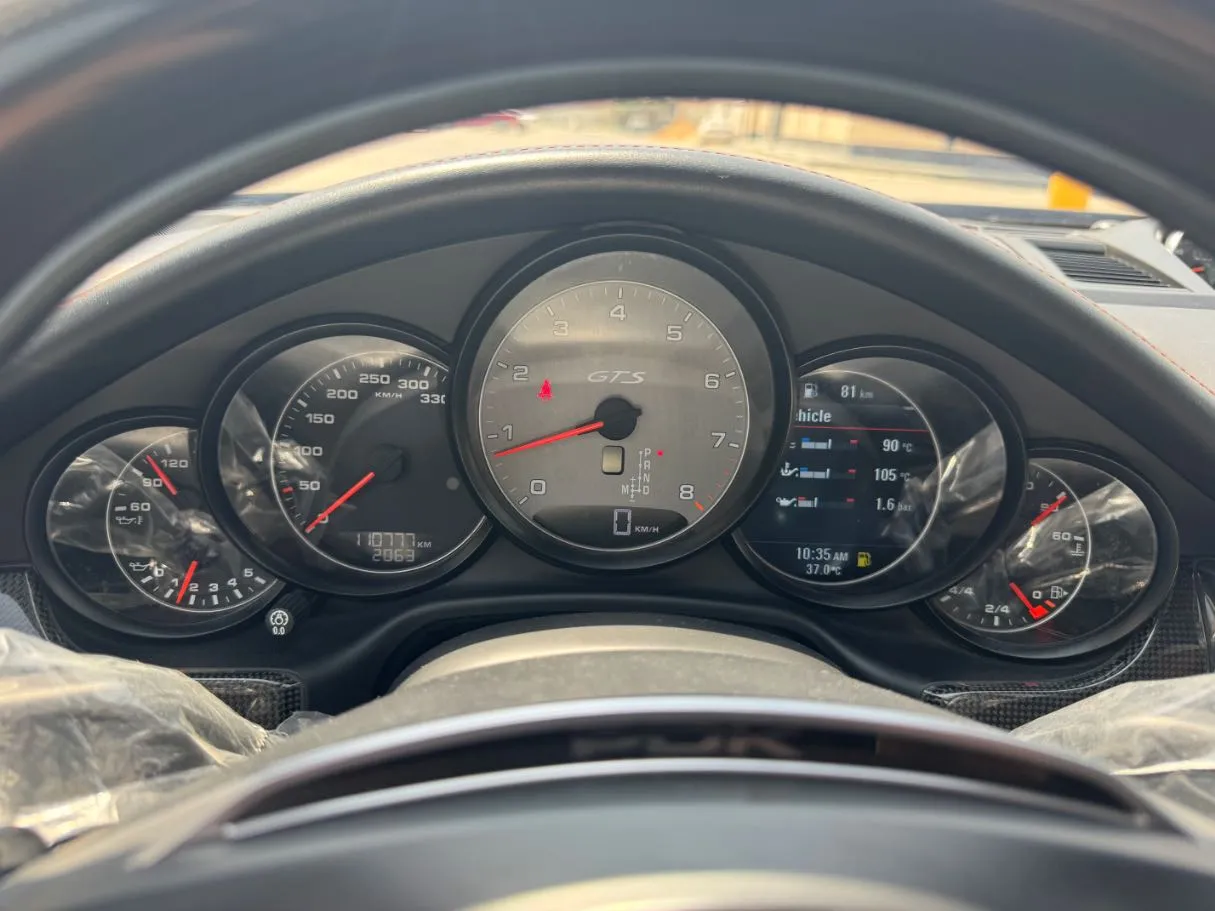 Car image 18