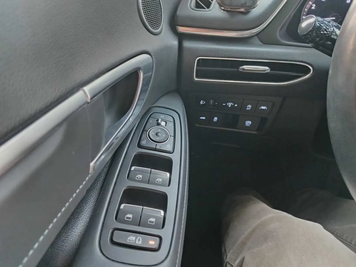 Car image 29