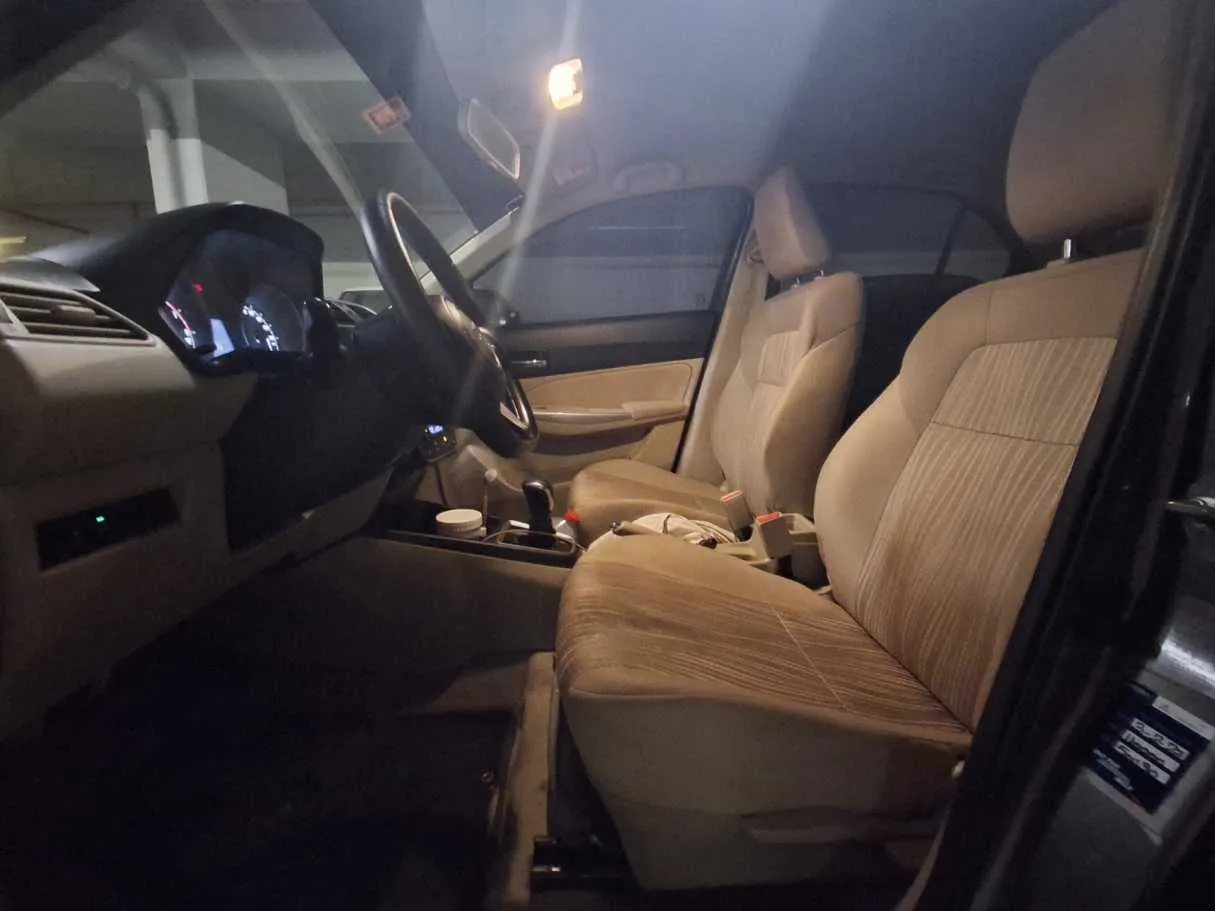 Car image 12