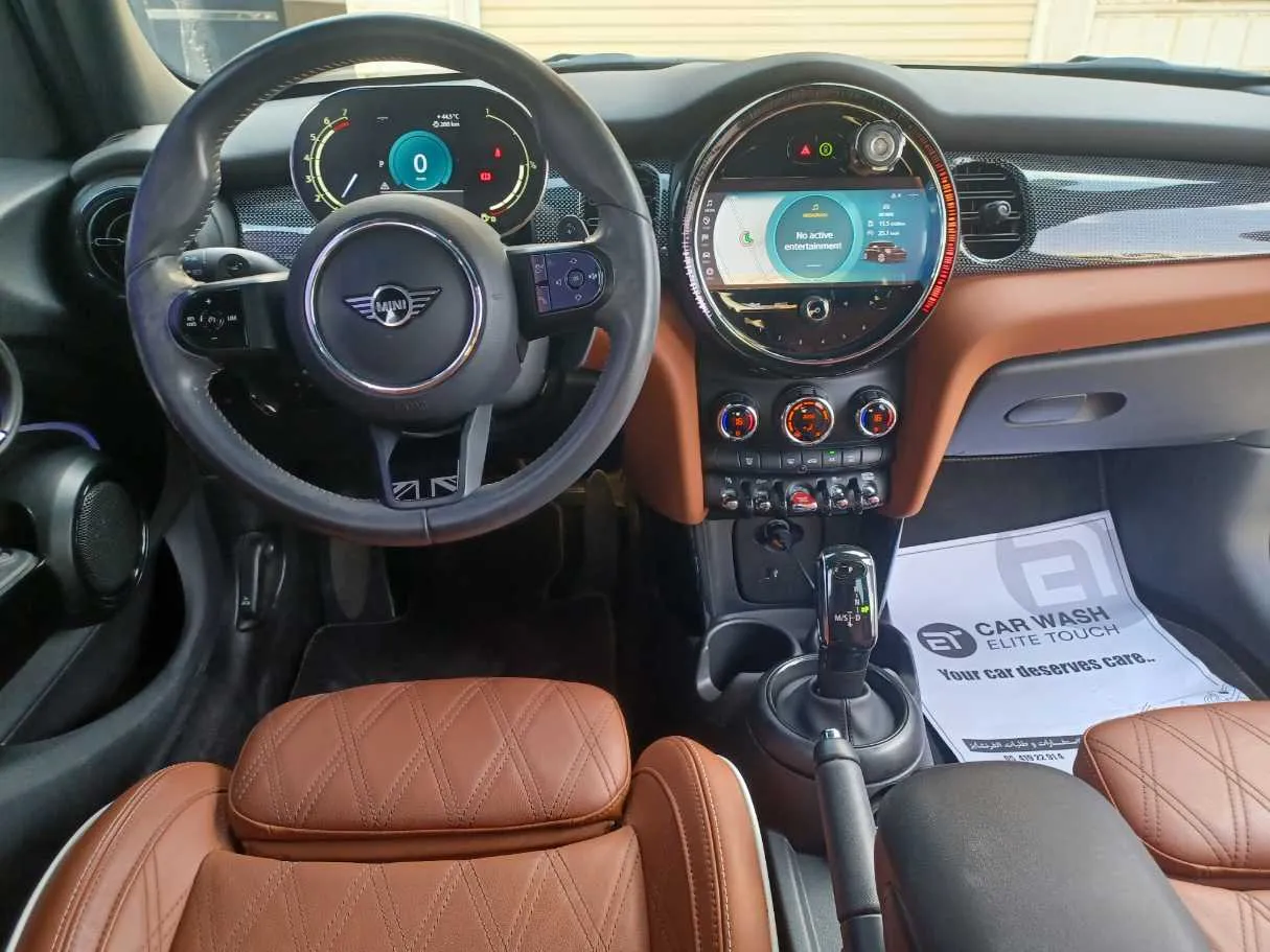 Car image 16