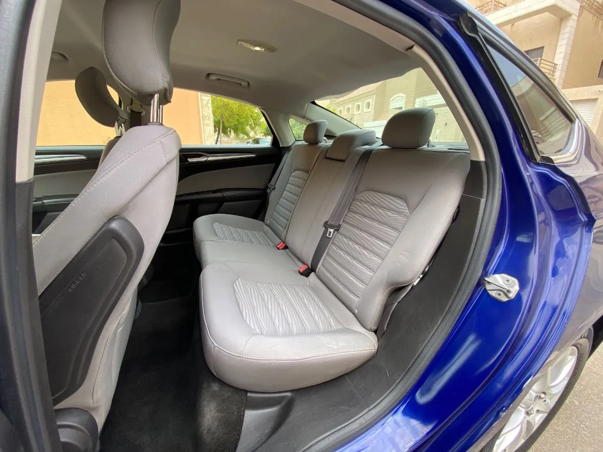 Car image 13