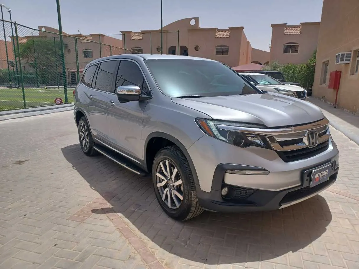 Car image 3