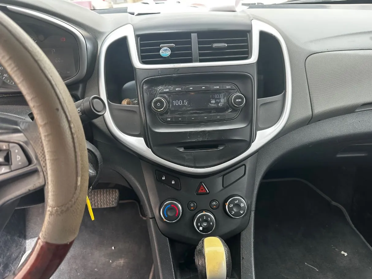 Car image 16