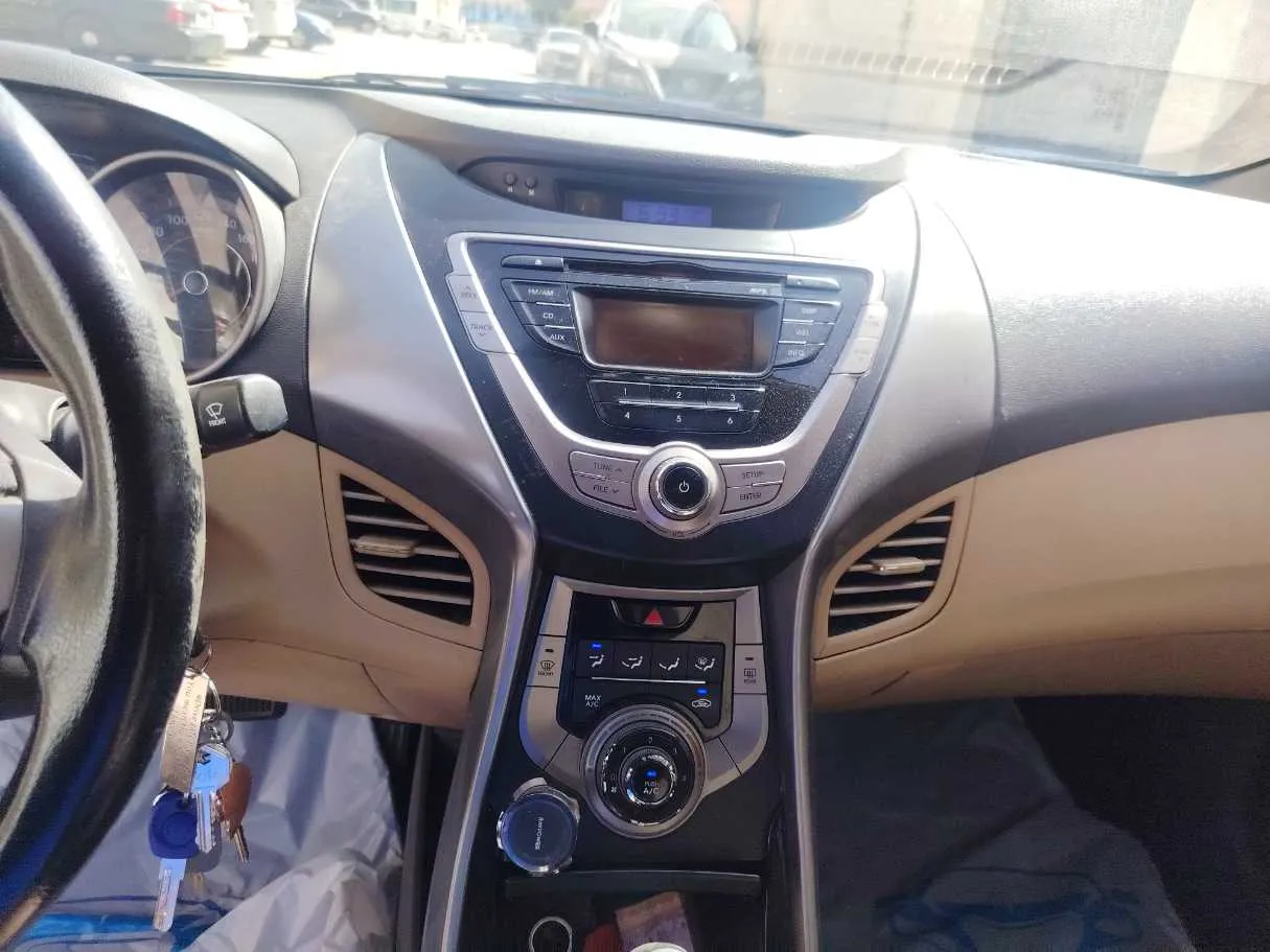 Car image 15