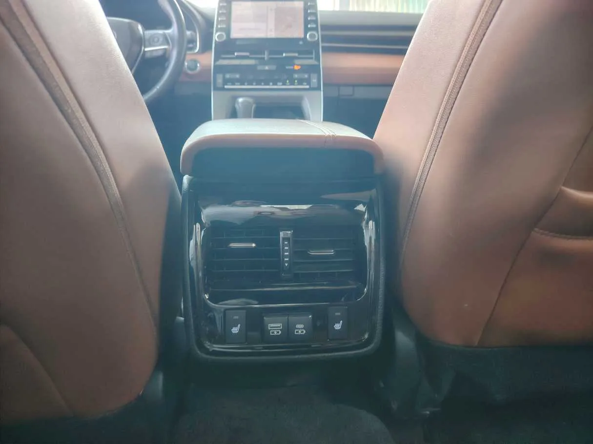 Car image 32