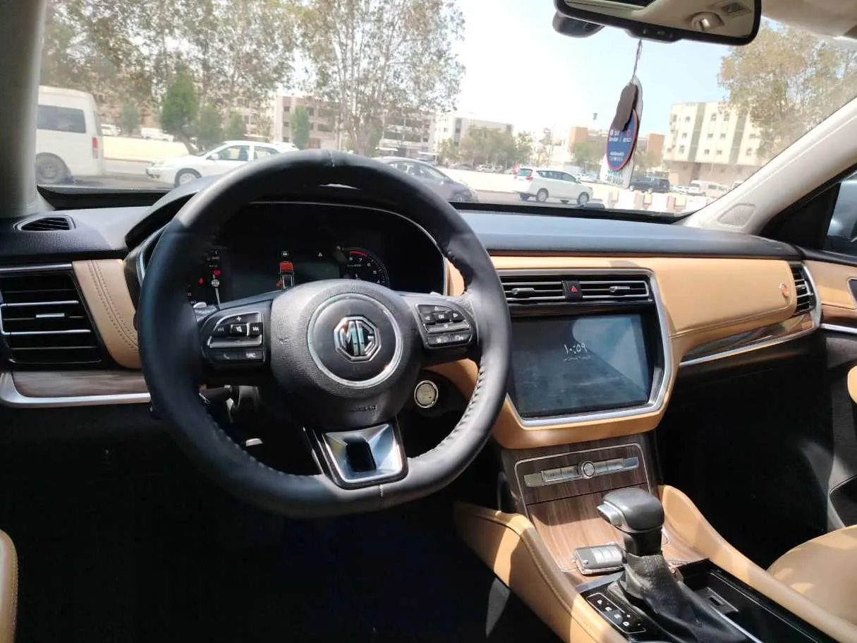 Car image 26