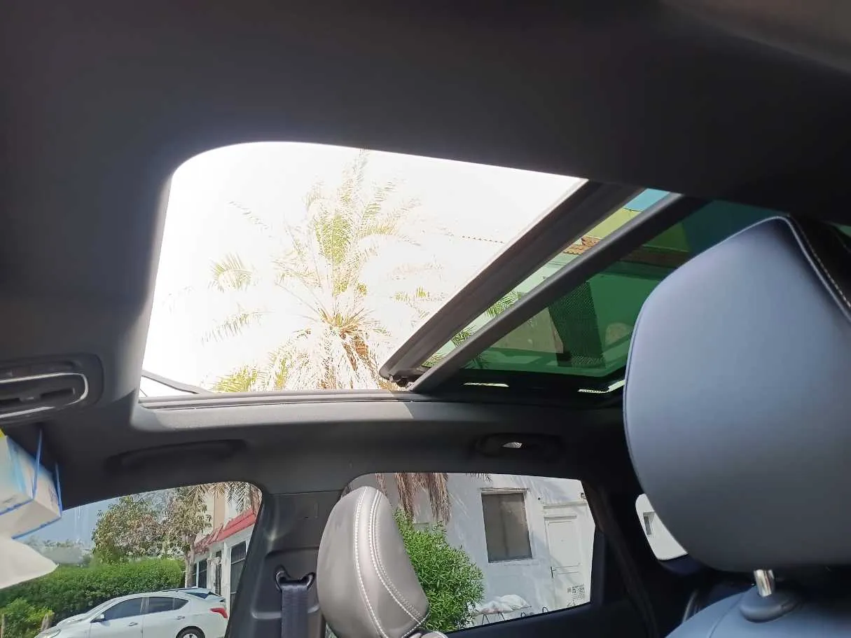 Car image 24