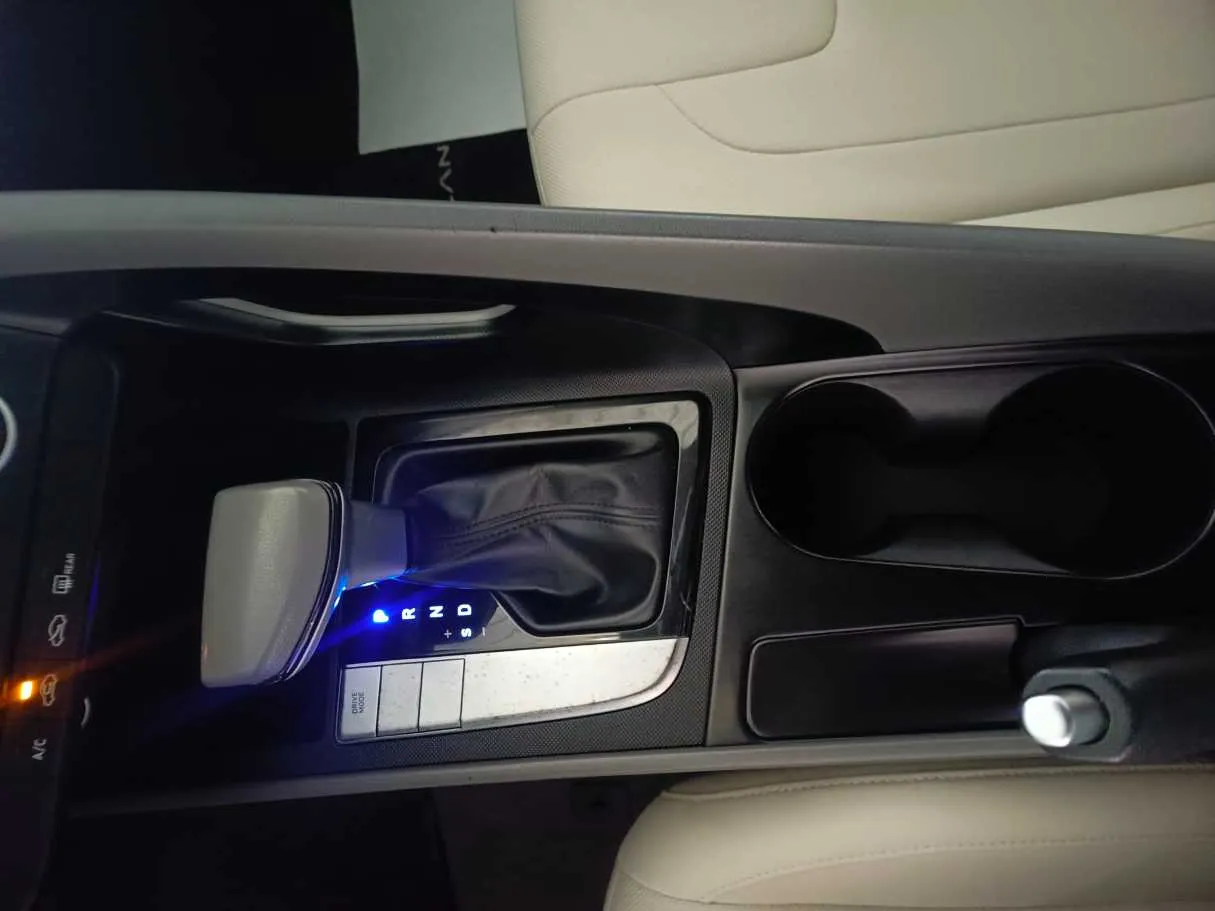 Car image 15